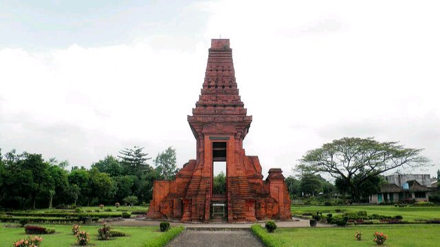 Jual beli bagi produk/jasa/properti wilayah Mojokerto dan sekitarnya. Berbagi informasi tentang usaha dan bisnis. Share produk/jasa, mention or #mojokertoTC.