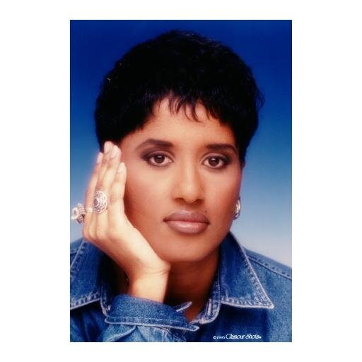 Azianna8's profile picture. Newbie on the internet - growing my teams and earning a good income online.