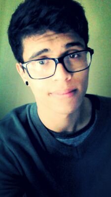 Biografia?
Nαo importα o quє єu diigα,
Vocє irα vαlorizαr pєlo quє vê,
julgαr pєlo quє ouviu
e opinαr pєlo quє conhєcєu (!)