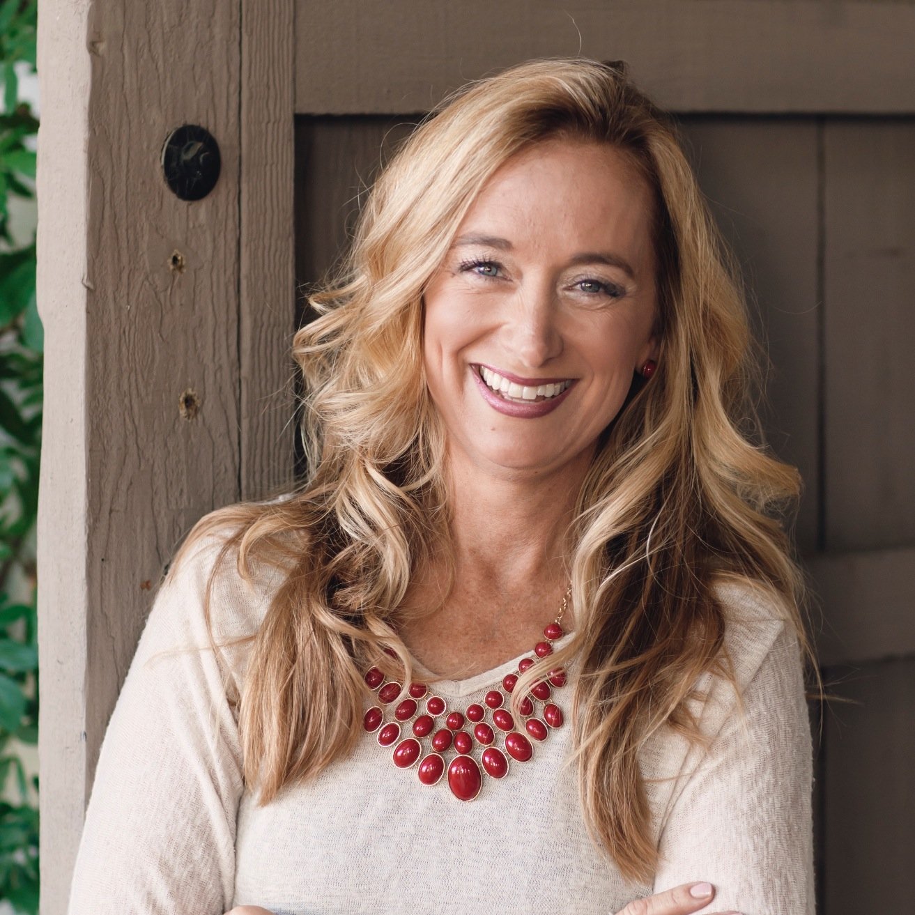 Determined to help women put the mercy & strength of Jesus in the center of their lives. Wife to Jarrett, Mom to my4, #author #speaker, Grateful Jesus Follower