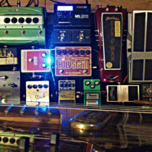 adiibrahim's profile picture. Pohaci music studio, pohaci record, playing guitar for flukeminimix