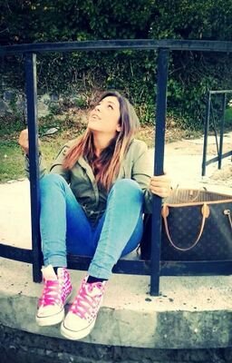 'Aveva,come poche persone,l'abitudine di sorridere esageratamente quando voleva trattenere il pianto'. #directioner