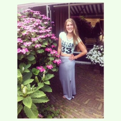 - instagram ; zoegeleijnse - snapchat ; hartjezoe
