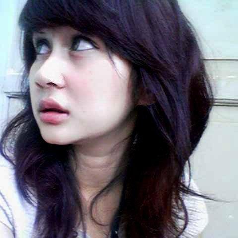 mayaseptaaa_'s profile picture. daripada seriusin twit aku mending seriusin hati aku