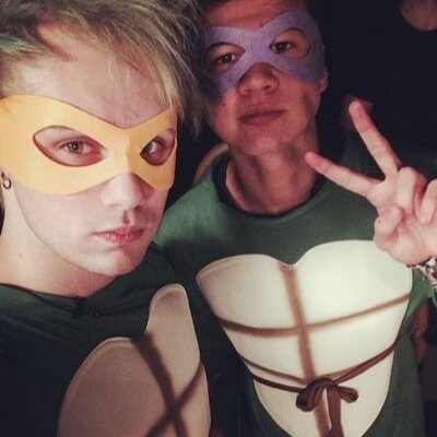 Free follow from @addicted_nxrry and @beside_calum