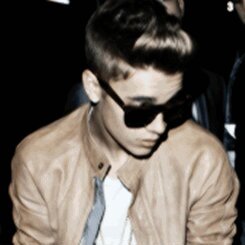Bieber|Cyrus♡|Waiting for a Justin follow  0/4 5SOS :)