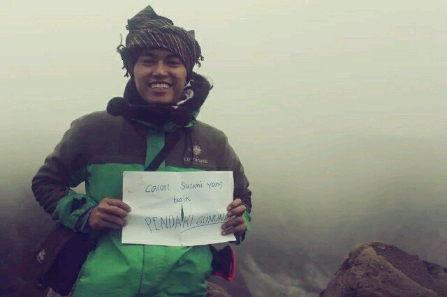 laku manusia bebas, tapi tak se bebas mereka pikir kan ,haya aku dan tuhan yang tahu ke bebasa dan aturan ku sendiri