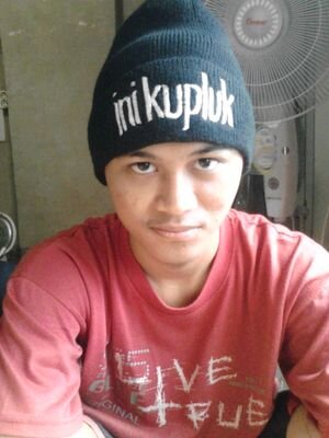 Masalah ga prnah ada, yg ada cuma d permasalahkan. Karna itu, Tuhan menjamin kita tuk ttp bahagia.