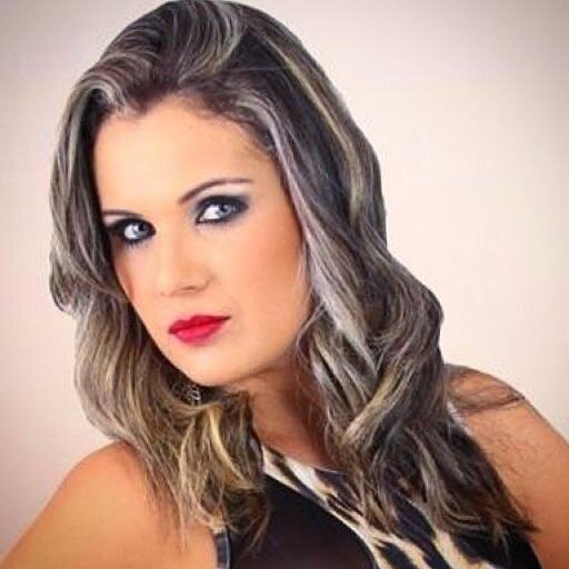 Twitter Oficial - Atualizado pela cantora e notícias postadas pela sua equipe do site. 
Vocalista da melhor banda de Forró de Alagoas @ForrodoTche.