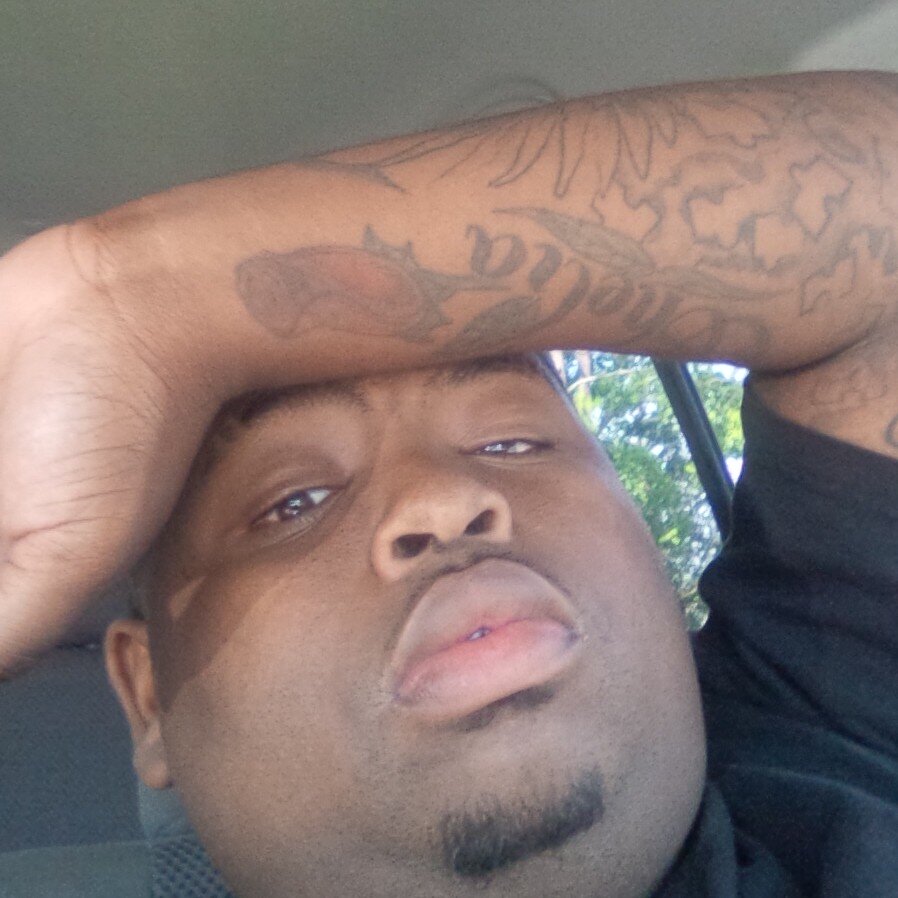 FOLLOW ME U KNW WERE IT'S REAL AT IN LOVE WITH BAD BITCHES FEEL THT
