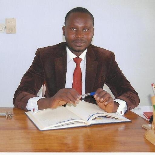 Diplomate de formation, Traducteur Anglais-Fançais-Anglais, Directeur de Moudachirou Language Institute