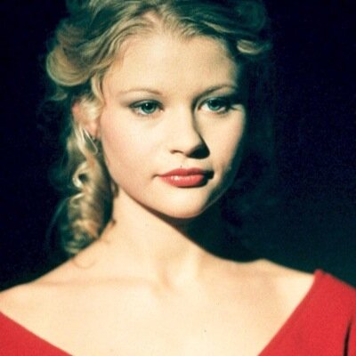 EnticingAlien's profile picture. Was previously known as Queen Ava from planet Antar. Here it's Tess. My son Zan is the only family I have now. {Roswell//Lit//RP}