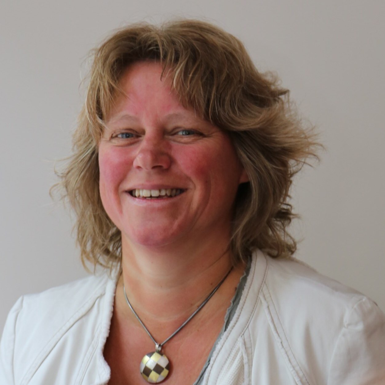 Designer and facilitator of work&learning environments@ http://t.co/bswlSvGAcZ, innovation in education, craftmanship, running, cycling
