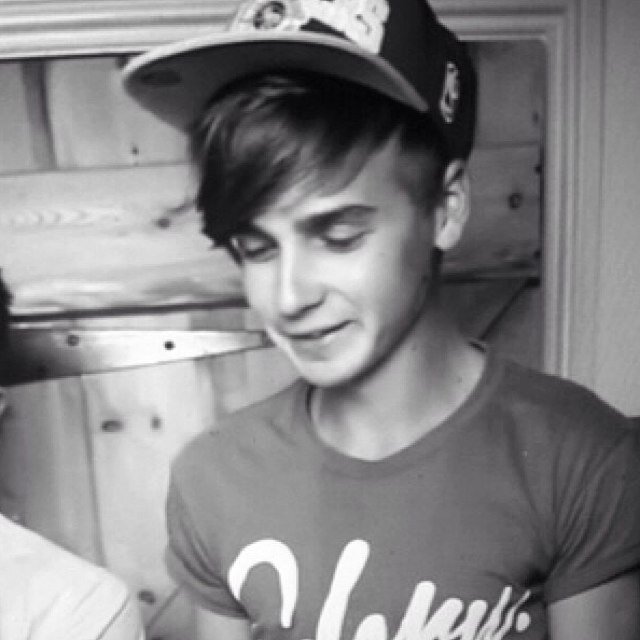 idk i believe that joe sugg is the most precious creature in the world  ♥