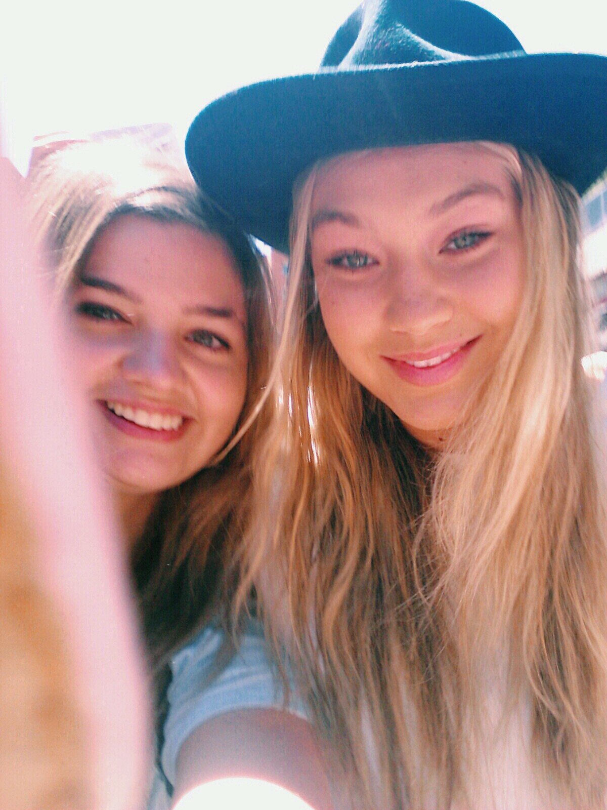 arinorthwood's profile picture. Professional weirdo & fangirl ⚡☁🐝☕️❤ I met my idol (twice) and she was the most adorable, kindest and nicest human being #GiForce #Always 💪🏻💪🏻