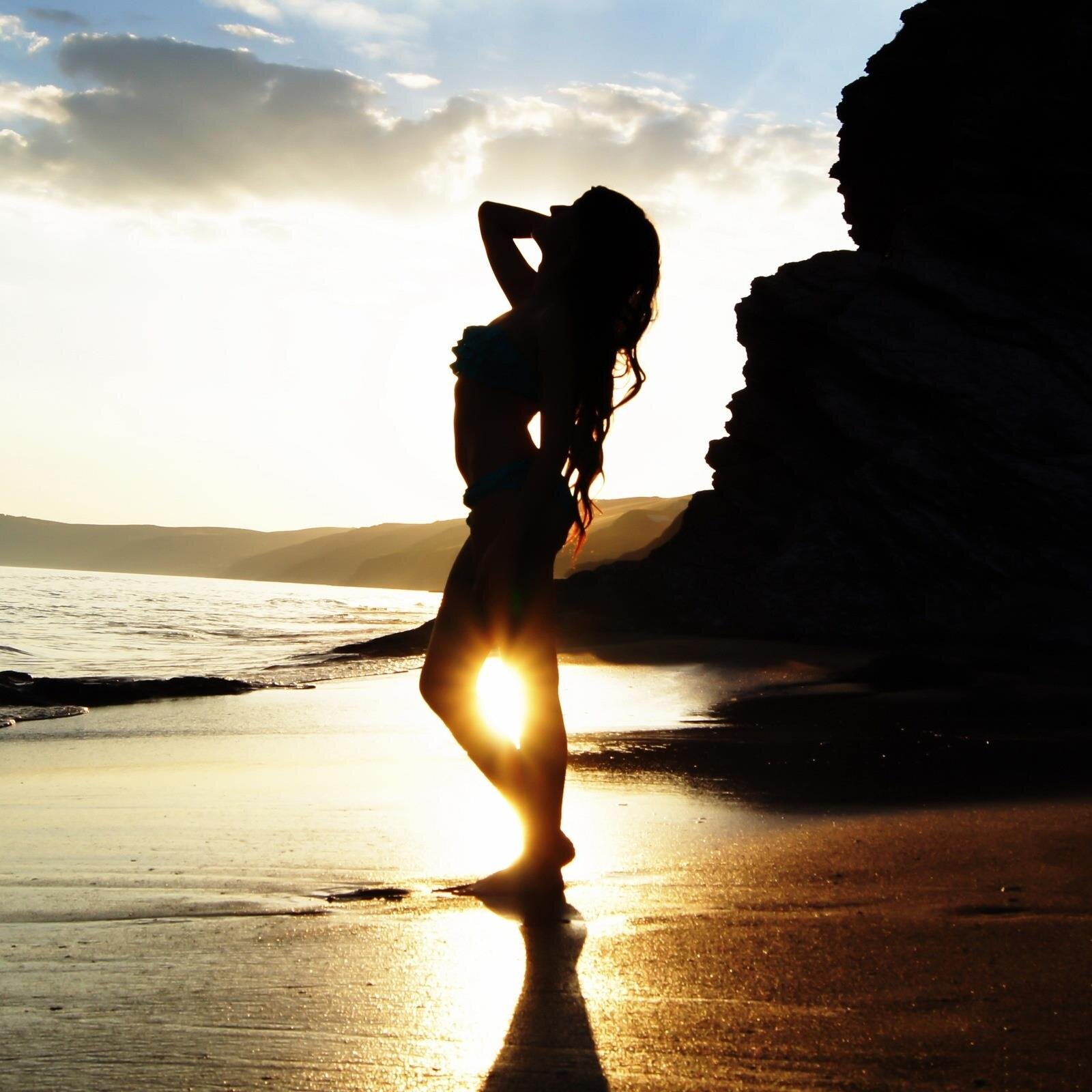 Frien­ds are an­gels, who lift us to, our feet when our win­gs ha­ve troub­le re­mem­be­ring how to fly