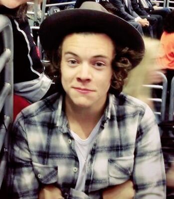 please follow @cumcreastyles bc goals she follows back swear just asks thanks baes