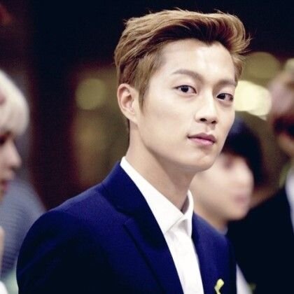 비스트 두섭팬픽 밍밍? (w.스케치북) 윤두준(29)입니다/작가님 허락받은 패러디 계정 입니다/실제 윤두준이 아닌 패러디 계정 입니다/parody account/12.02.08/