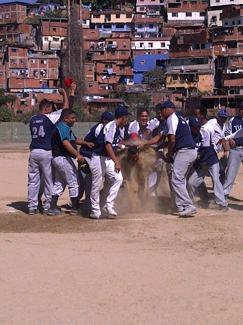 Felizmente casado Lic.Ciencias Fiscales Mencion-Rentas amante de los Deportes y de Los Leones del Caracas