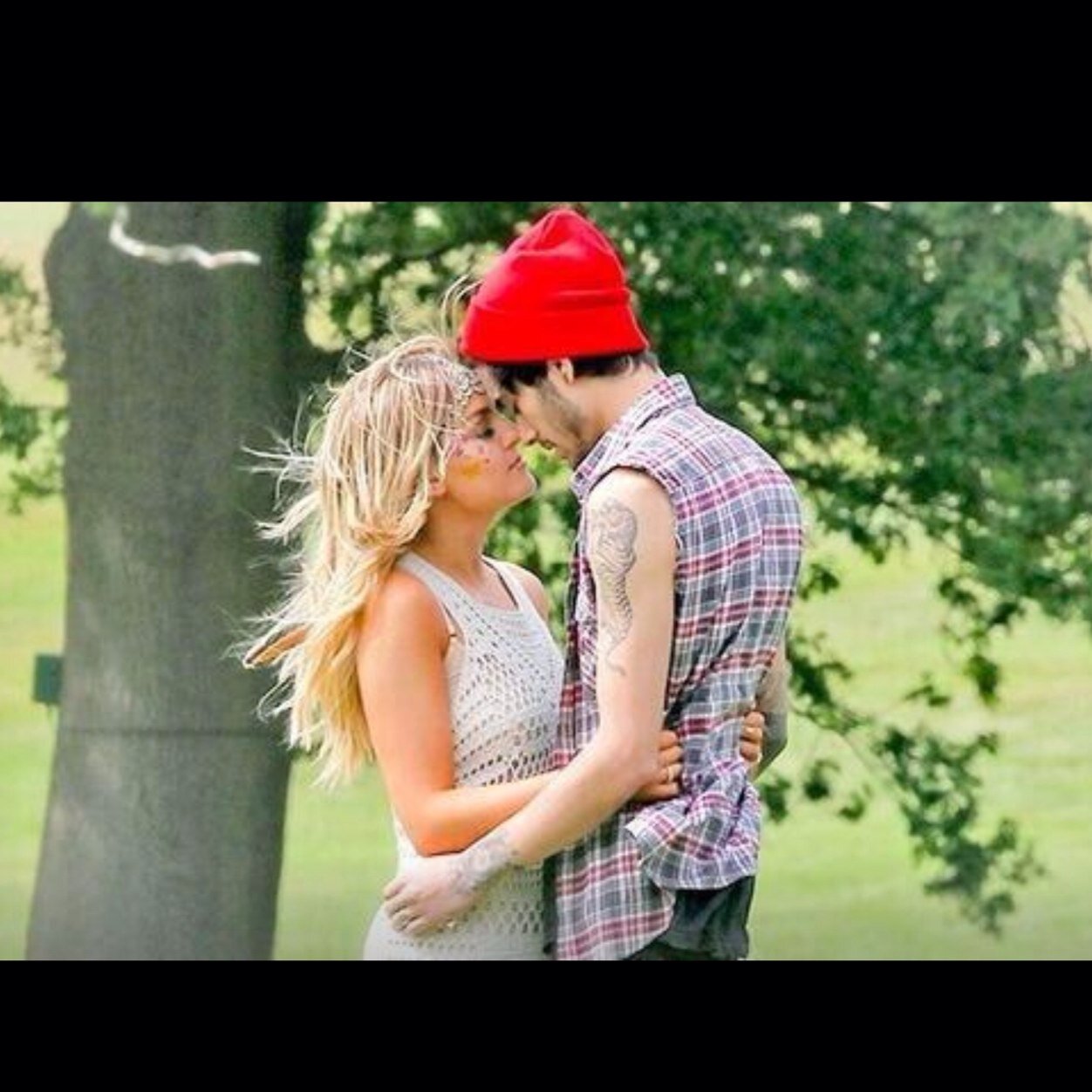 Please follow me zayn not an update accout