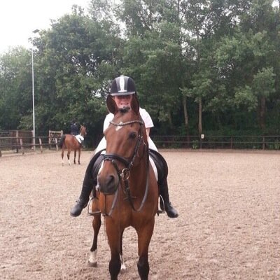 18 jaar/helmond/helicon eindhoven/paardrijden/zwemmen/hou van mijn vrienden/hou van mijn pony