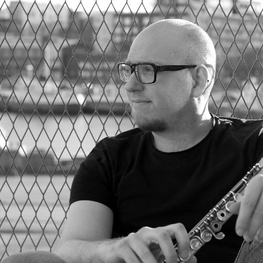 Sami Junnonen (b. 1977) is an international flute soloist from Finland. He performs as a soloist, a lecturer and a chamber & orchestra musician.