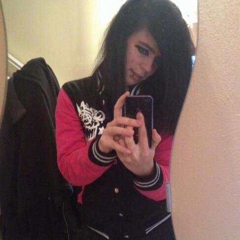 i am isbella i love black vei brides @skateninjakev❤~❤~❤~    screemo music so much i like punk Arial i love Emily the strange i do gothic story r.i.p sophie