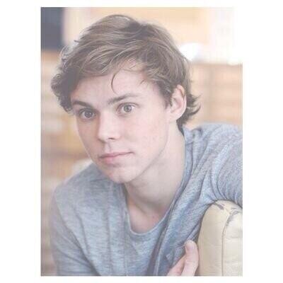 i gave you a free follow so follow my main acc please? @helloboo_ thanks ily
