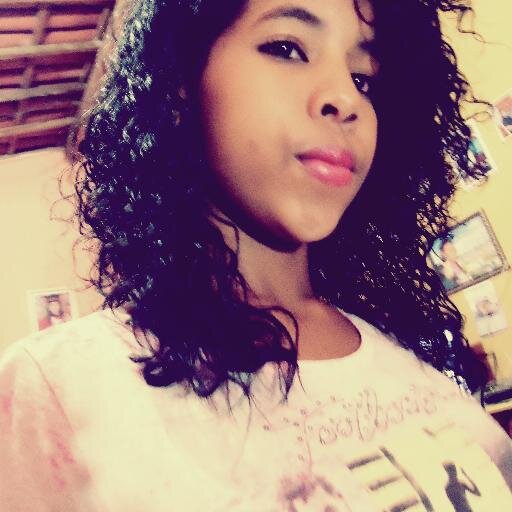Deixe o seu sorriso mudar o mundo, mas não deixe o mundo mudar seu sorriso .