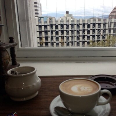 現在25歳、カフェでアルバイトをしながら夢(目標)である自分のカフェを開業したいと思っています。お店を開こうと思っている場所は岡山県です。