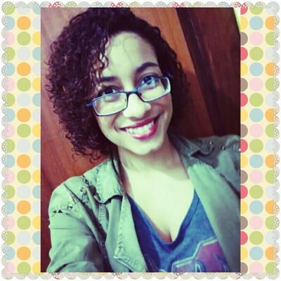 -Cantora
-Atriz
-Escritora
-Mentirosa
