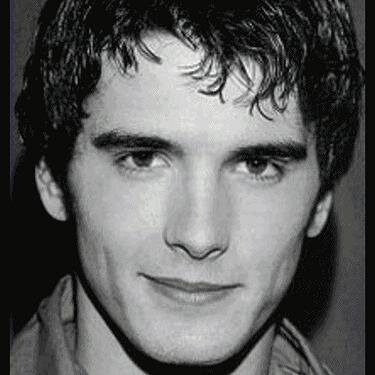 IsaacMe_LPR's profile picture. 18. Entro en el barco con ganas de empezar una nueva vida. Exnovio de Marta. Cariñoso y celoso, tambien encantador, sencillo y a veces un poco chulo.