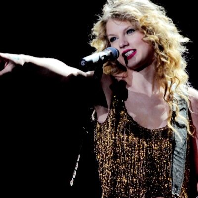 Free follow from @SuckMyDummy for you fearless swifties please follow my main acc @SuckMyDummy thanks stay beuatiful
