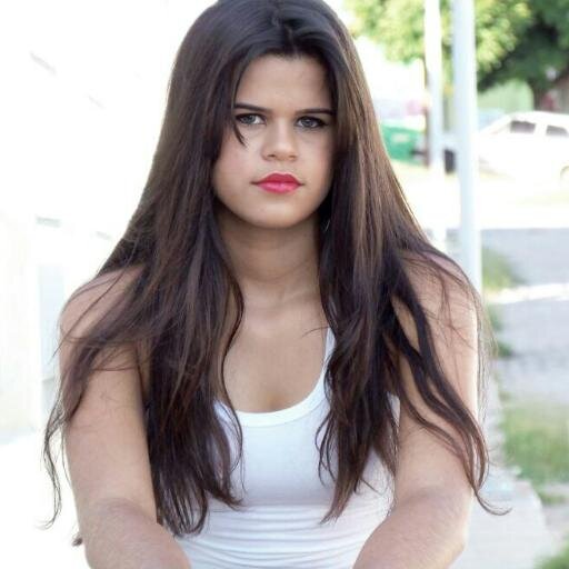 Rosa;Paraibana; Estudante do ensino médio; 14 anos; Virginiana; Flamenguista; Forrozeira ; Simpática; Amante da vida & Deus é minha maior força.