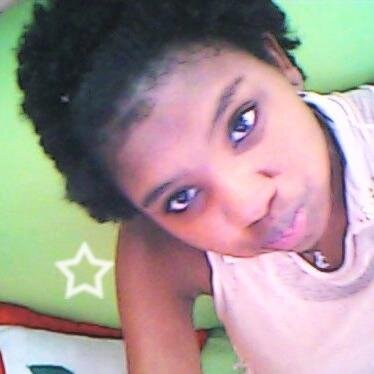 dançarina da emprasa detonafunk..
  segue aiii ;)