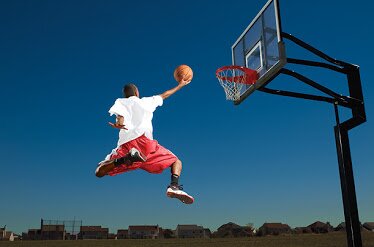Nadador y estudiante en san vicente ica tengo 17 años y me encanta el basket