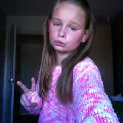 Im 11 years old i luv instagram my fave movie is twighlight and i luv starbucks its the best thing ever and my fave band is the vamps and 5seconds of summer!!bB