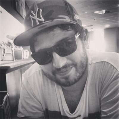 dadazgz's profile picture. Diseñador gráfico y desarrollador web. Apasionado por el mundo del diseño, el arte, la comunicación y las nuevas tecnologias