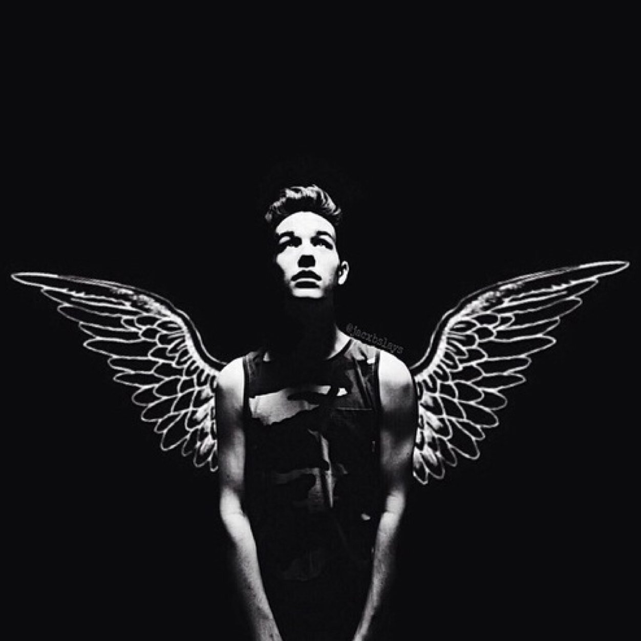 Hey please follow @coolwhitesiders and retweet the link in her bio also follow @mendesfactor because this is a free follow i love you stay strong ⚡️⚡️⚡️⚡⚡️⚡️️