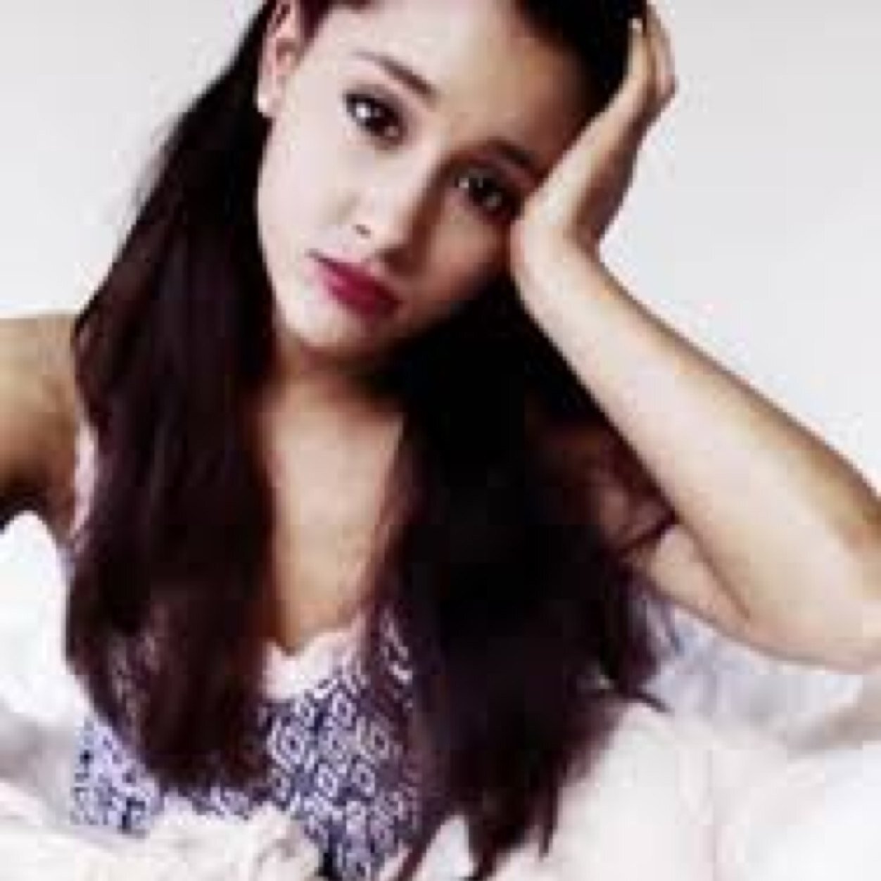 GO FOLLOW @CuteCupcakeAri_ (Don't follow this, so it would be fair :* ) @CuteCupcakeAri_ @CuteCupcakeAri_ ILYSM!