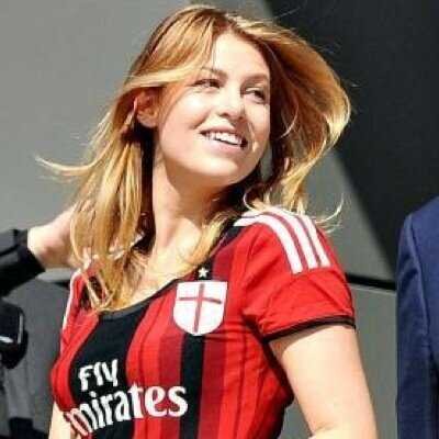 I'm not alone,ALLAH is always with me|MIsezBogor|006 - 0388|♥AC MILAN♥|♥141289♥Sagitarius♥|