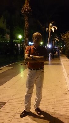 Se puede vivir soñando hasta que un dia esos sueños deben hacerse realidad - la vida es increiblemente hermosa - por lo tanto a vivirla