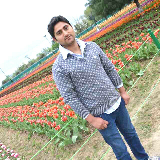 Pharma graduate frm kashmir ready to launch himself as an individual entity fr d stars to achieve n derz no stopping......