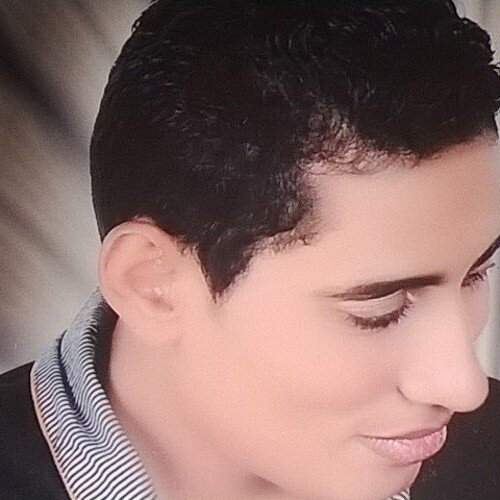 نغمة حب و همسة روح .. و دقات قلب تقول شو فيها يا عيون باسرار الوجع بتبوح ..