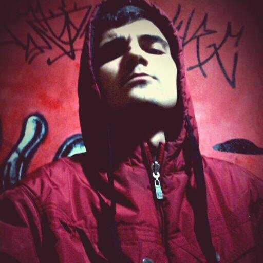 HUMILDE, ANTI-SENSACIONALISTA, TRANSPARÊNTE, ANARQUISTA, COMUNISTA,   RASTAFARI ORIGINAL E MUITA TINTA!
https://t.co/8z6ePLmZj3