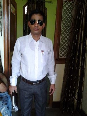 I am advocate by profession and try my best to help the public in getting justice and apart from this I  analyse the world politics as well.