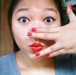 riris_elisabeth's profile picture. A moody-looking person. Maybe that is why I look a little bit serious.