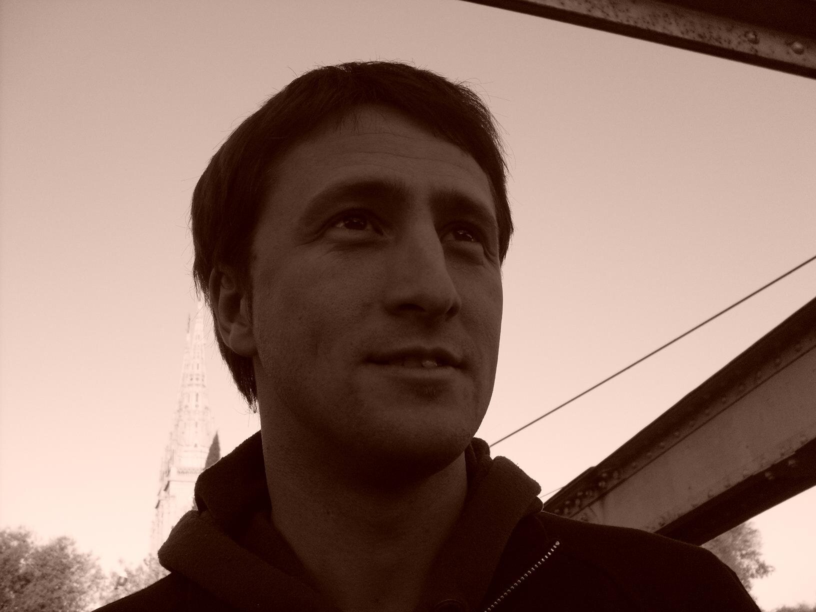 Licenciado en Comunicación Social coordinador de radiofónicos en vivo!- Docente - Investigador
