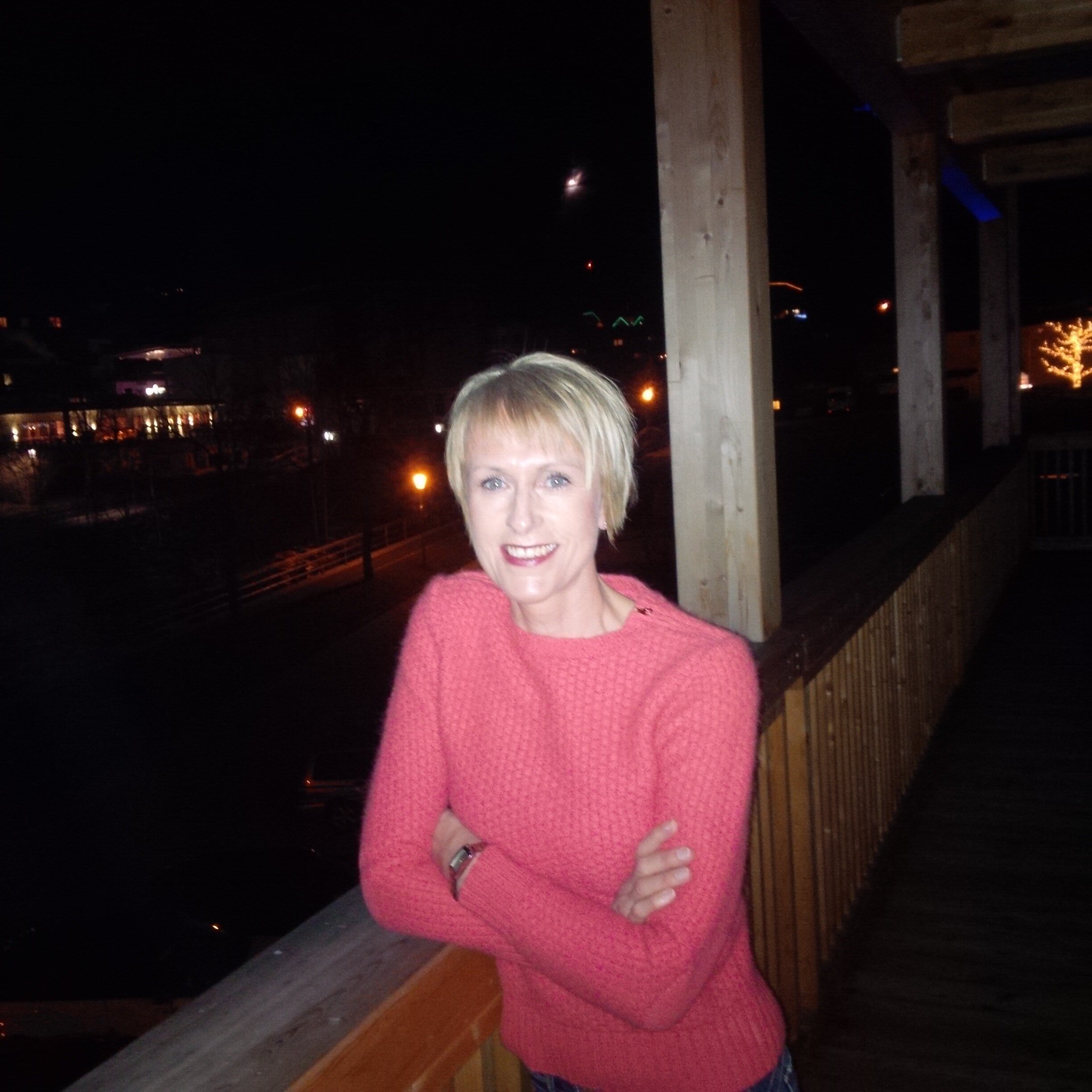 julieewan's profile picture. 