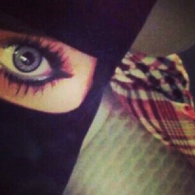 شيخه وبنت شيخ و جدي بعد شيخ ومانـي من اللـي بالملايين شاخو مطنوخه بالفطره و قومي مطانيخ ماهم من اللي ف الشدايد تراخو/ الخاص ممنوع احتراماً لزوجي